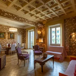 https://romamoremio.it-romehotels.com